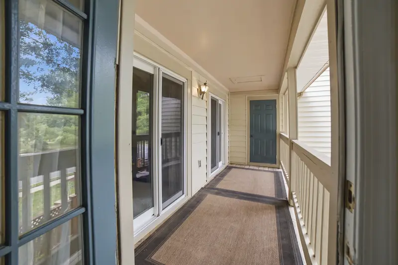 Townhome in Alexandria, VA: real estate photo 5 of 14
