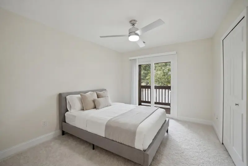 Townhome in Alexandria, VA: real estate photo 9 of 14