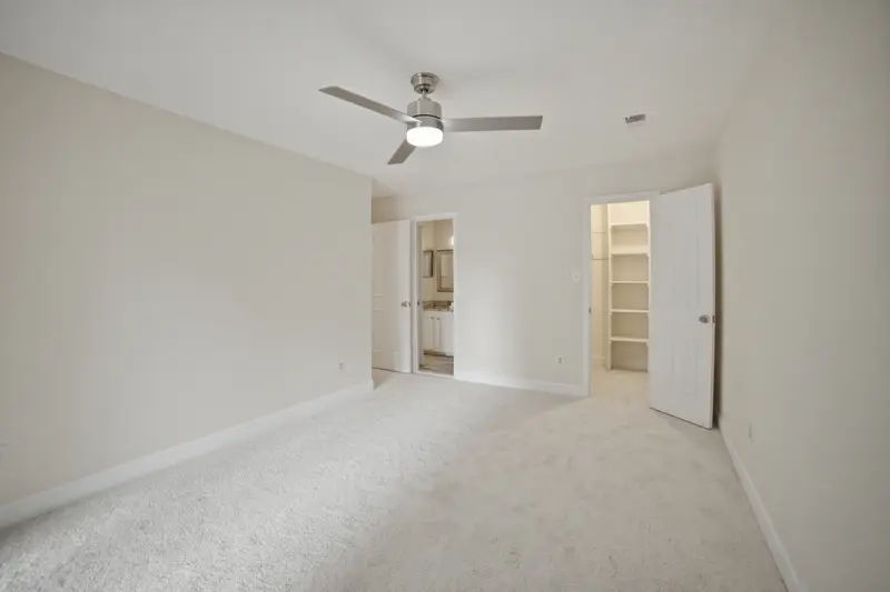 Townhome in Alexandria, VA: real estate photo 12 of 14