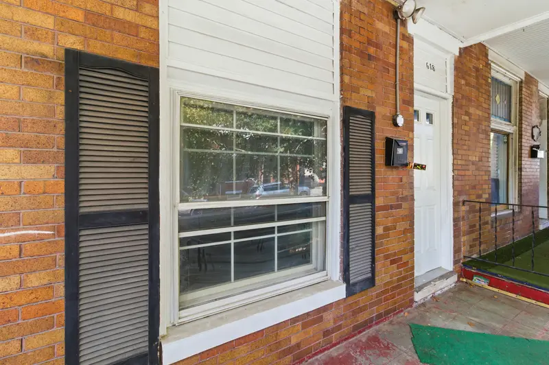 Brick rowhome in Baltimore, MD: real estate photo 3 of 14