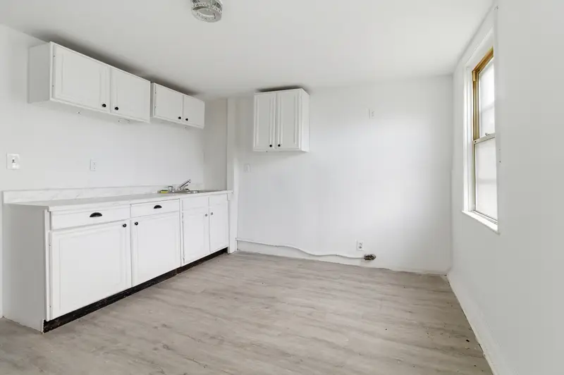 Brick rowhome in Baltimore, MD: real estate photo 4 of 14