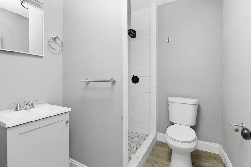 Brick rowhome in Baltimore, MD: real estate photo 6 of 14