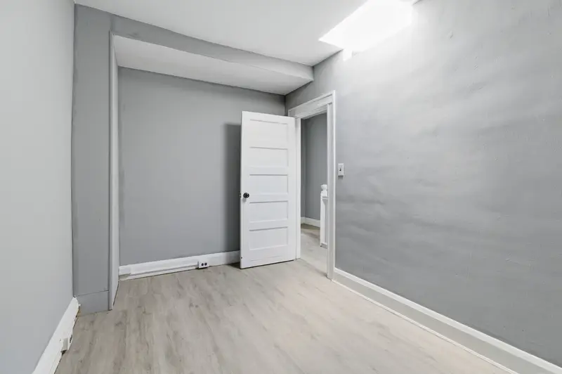 Brick rowhome in Baltimore, MD: real estate photo 7 of 14