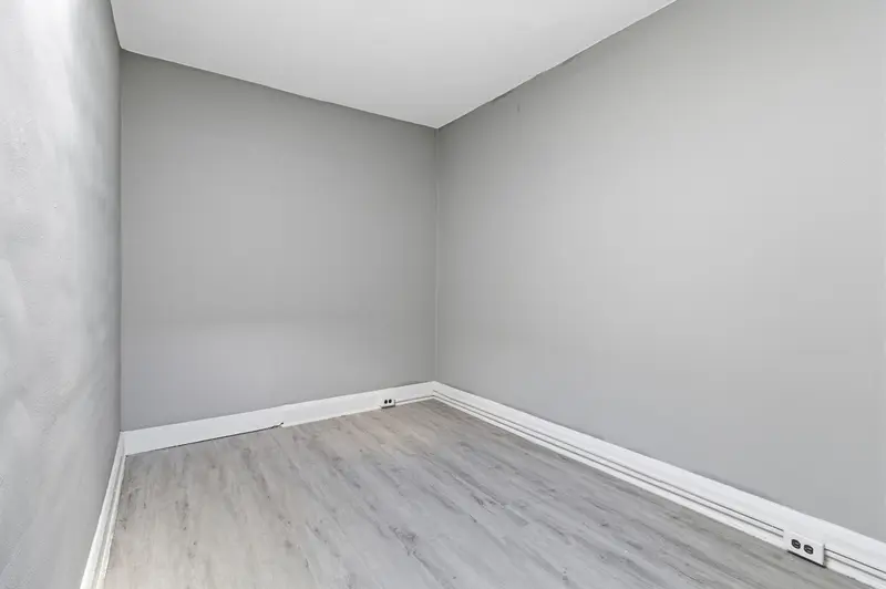 Brick rowhome in Baltimore, MD: real estate photo 8 of 14