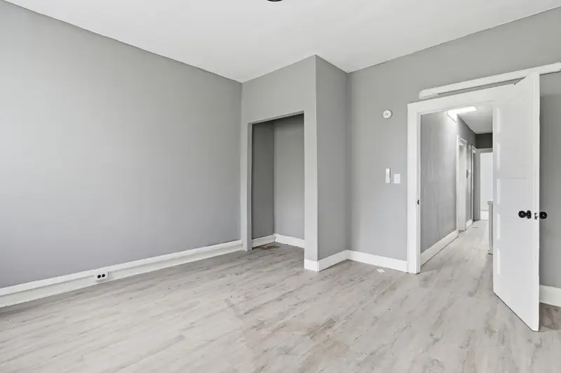 Brick rowhome in Baltimore, MD: real estate photo 10 of 14