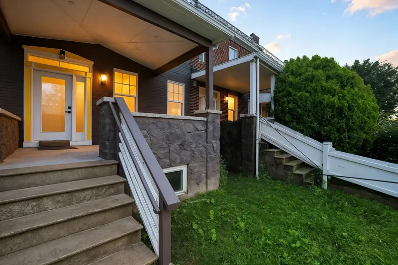 Renovated rowhome in Baltimore, MD: real estate photo 1 of 14