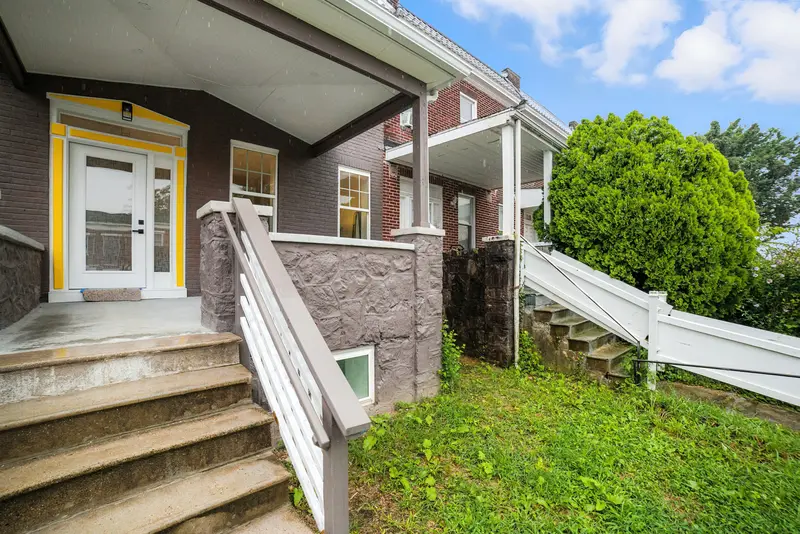 Renovated rowhome in Baltimore, MD: real estate photo 2 of 14
