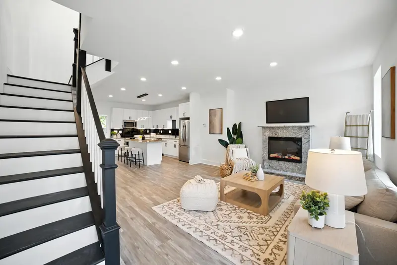 Renovated rowhome in Baltimore, MD: real estate photo 3 of 14