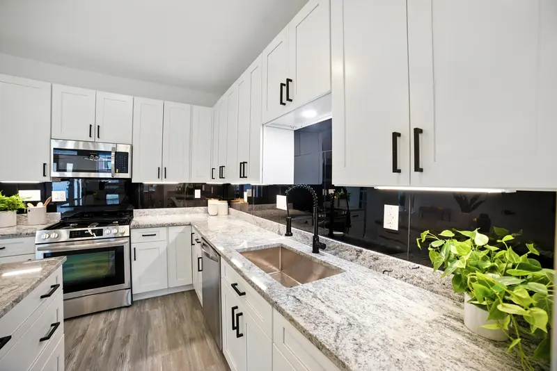 Renovated rowhome in Baltimore, MD: real estate photo 6 of 14