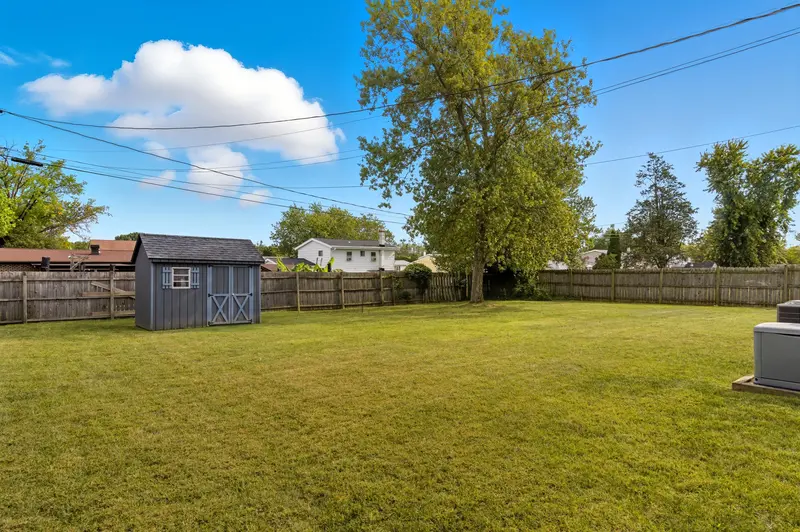 Split-level in Baltimore, MD: real estate photo 5 of 14
