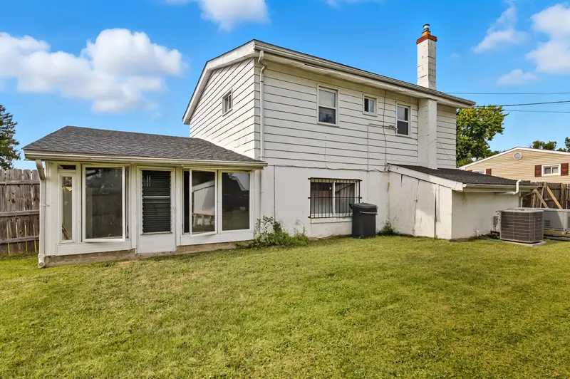 Split-level in Baltimore, MD: real estate photo 8 of 14