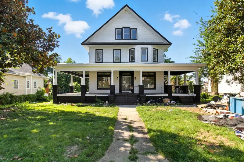 Renovated Victorian in Baltimore, MD: real estate photo 2 of 14