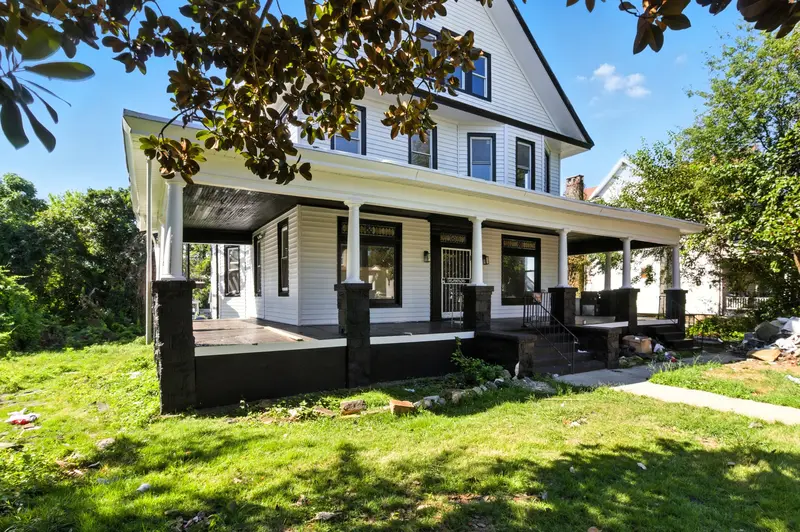 Renovated Victorian in Baltimore, MD: real estate photo 3 of 14