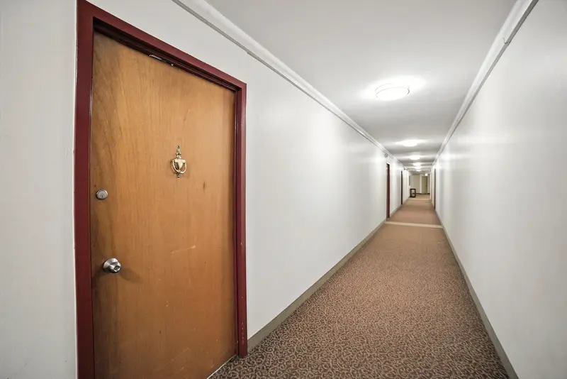 Renovated condo with pool in Bethesda, MD: real estate photo 4 of 14