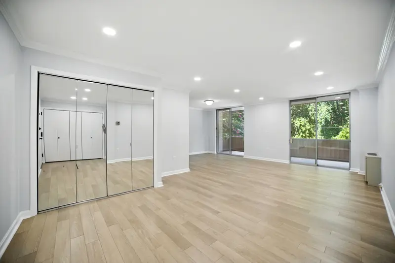 Renovated condo with pool in Bethesda, MD: real estate photo 5 of 14
