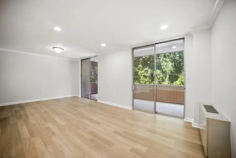 Renovated condo with pool in Bethesda, MD: real estate photo 6 of 14