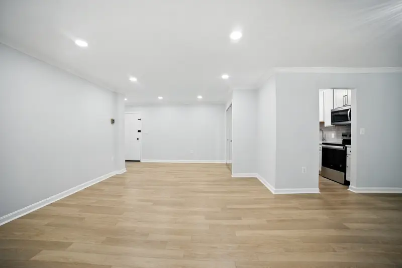 Renovated condo with pool in Bethesda, MD: real estate photo 8 of 14
