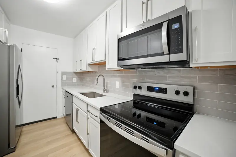 Renovated condo with pool in Bethesda, MD: real estate photo 9 of 14