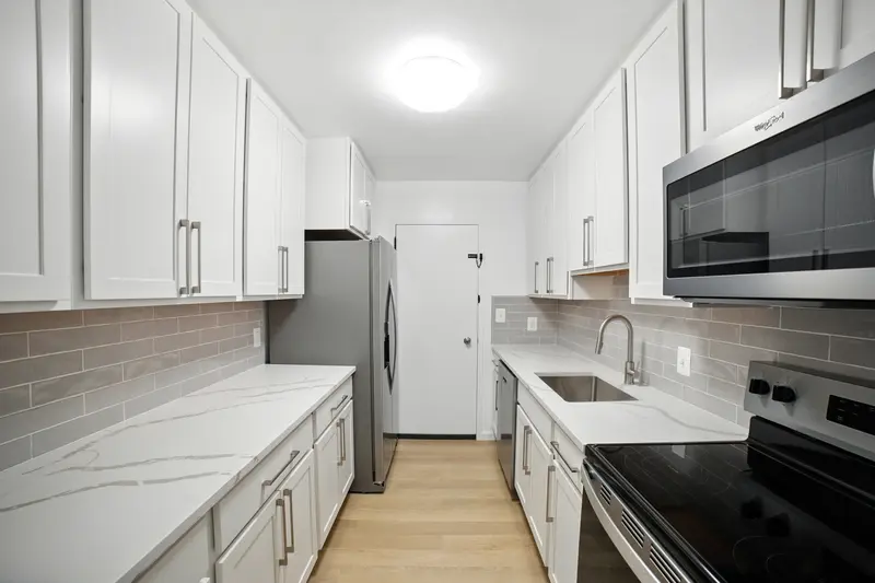 Renovated condo with pool in Bethesda, MD: real estate photo 10 of 14