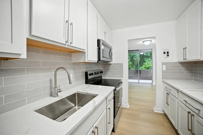 Renovated condo with pool in Bethesda, MD: real estate photo 11 of 14