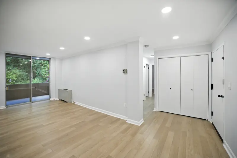 Renovated condo with pool in Bethesda, MD: real estate photo 12 of 14