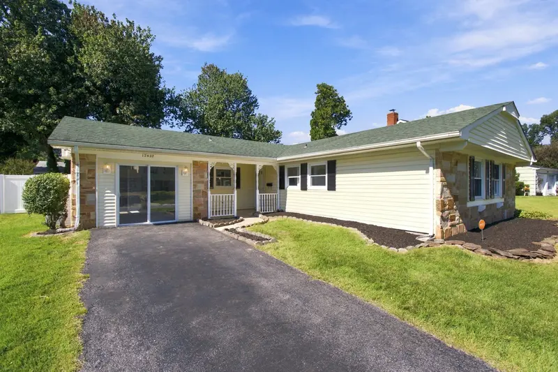 Renovated rambler in Bowie, MD: real estate photo 2 of 14