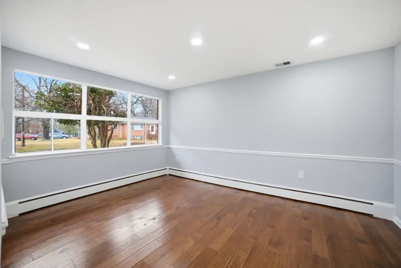 Split-level in Camp Springs, MD: real estate photo 5 of 14