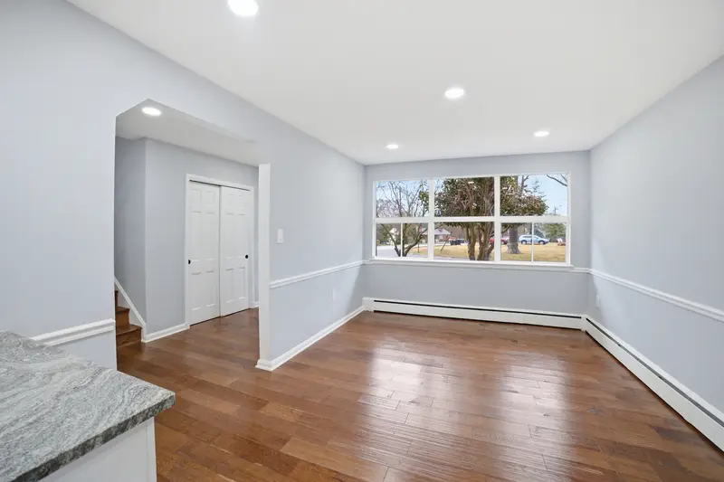Split-level in Camp Springs, MD: real estate photo 6 of 14