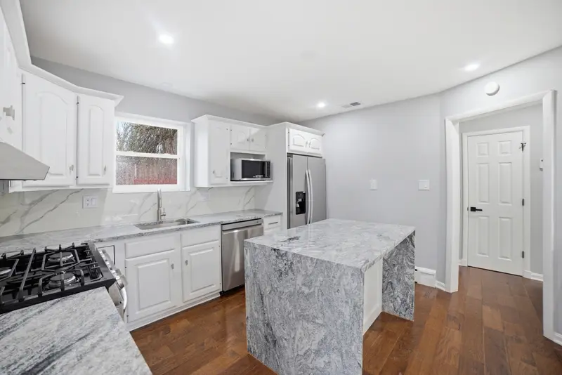Split-level in Camp Springs, MD: real estate photo 9 of 14