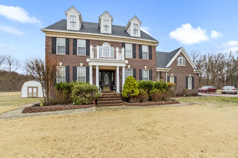 Brick colonial on acreage in Catonsville, MD: real estate photo 2 of 14