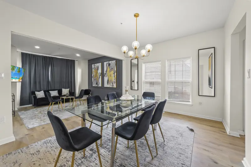 Colonial in Clinton, MD: real estate photo 11 of 14