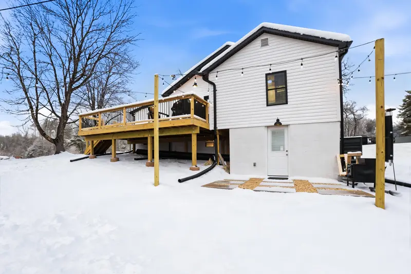 Farmhouse rental in Culpeper, VA: real estate photo 6 of 14