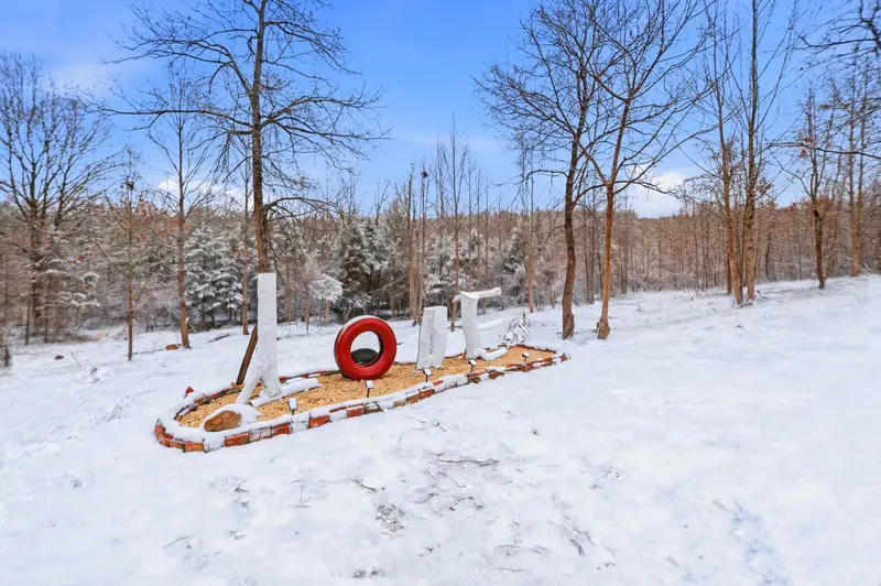 Farmhouse rental in Culpeper, VA: real estate photo 8 of 14