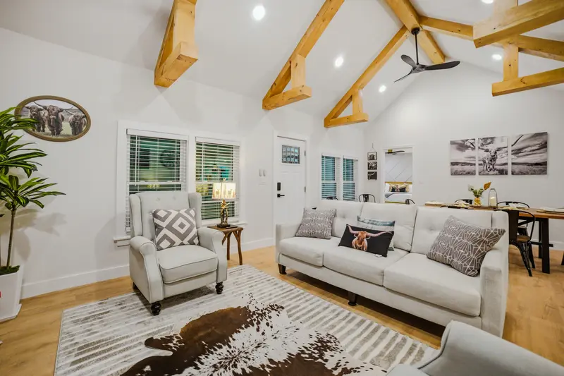 Farmhouse rental in Culpeper, VA: real estate photo 12 of 14