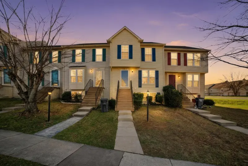 Townhome in Dumfries, VA: real estate photo 1 of 14