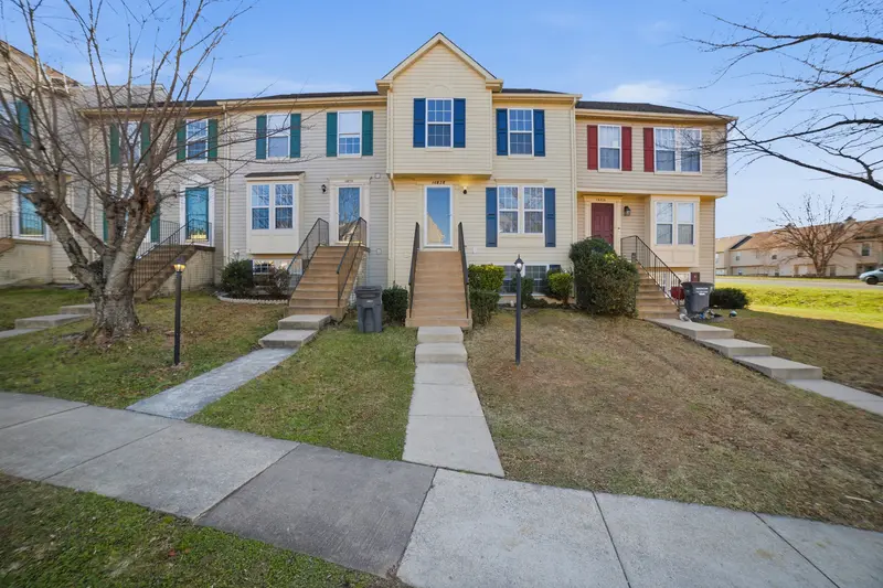 Townhome in Dumfries, VA: real estate photo 2 of 14