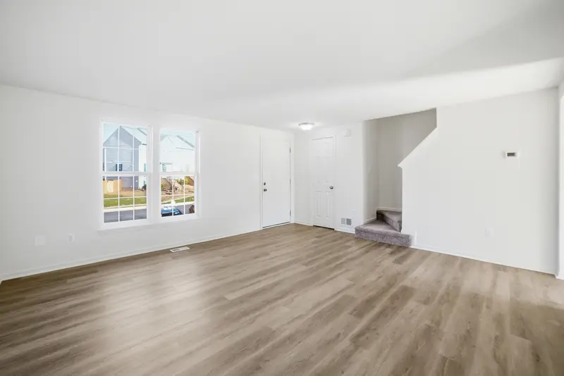 Townhome in Dumfries, VA: real estate photo 3 of 14