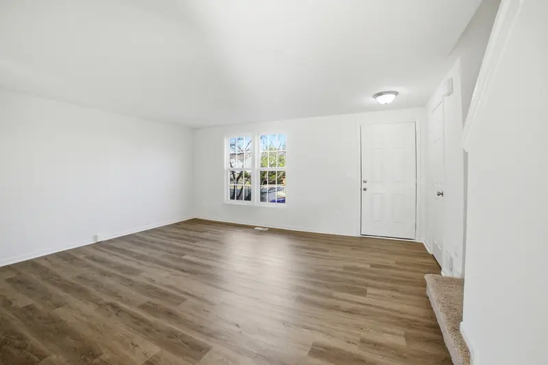 Townhome in Dumfries, VA: real estate photo 4 of 14