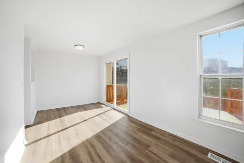 Townhome in Dumfries, VA: real estate photo 11 of 14
