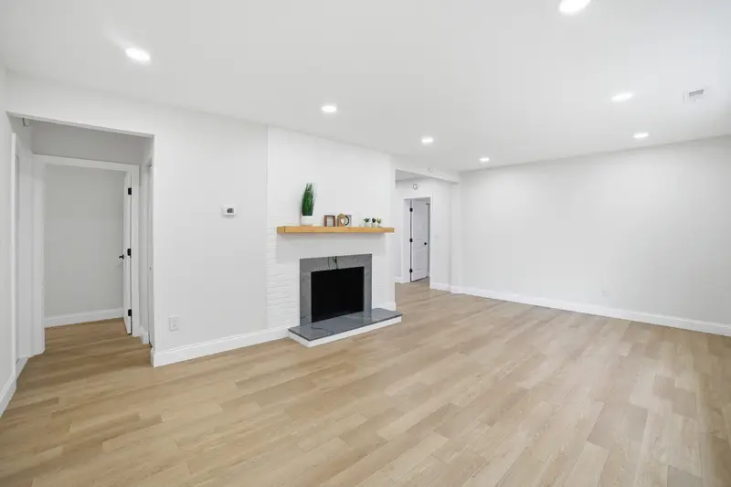 Renovated rambler in Fort Washington, MD: real estate photo 2 of 14