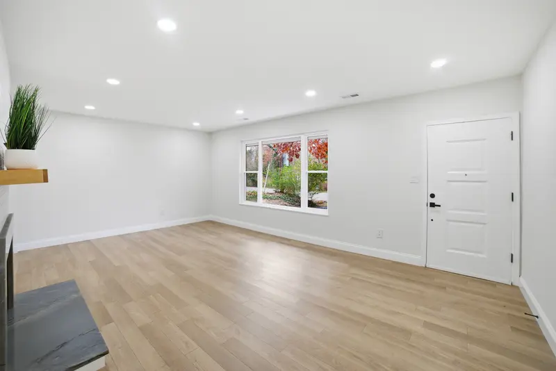Renovated rambler in Fort Washington, MD: real estate photo 3 of 14
