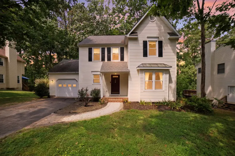 Colonial in Fredericksburg, VA: real estate photo 1 of 14
