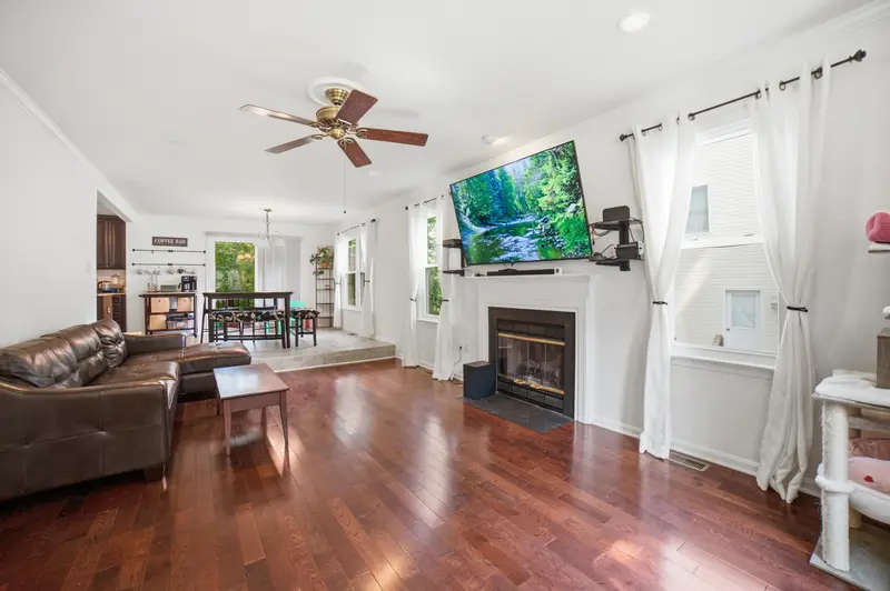 Colonial in Fredericksburg, VA: real estate photo 3 of 14