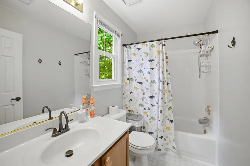 Colonial in Fredericksburg, VA: real estate photo 13 of 14