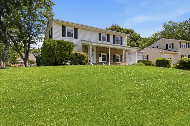 Colonial in Joppatowne, MD: real estate photo 2 of 14