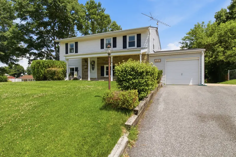 Colonial in Joppatowne, MD: real estate photo 3 of 14