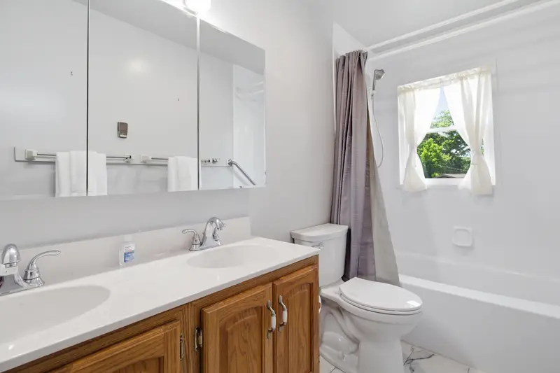 Colonial in Joppatowne, MD: real estate photo 7 of 14