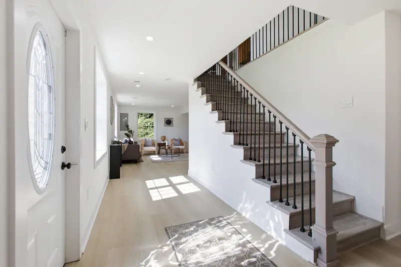 Renovated colonial in Lanham, MD: real estate photo 3 of 14