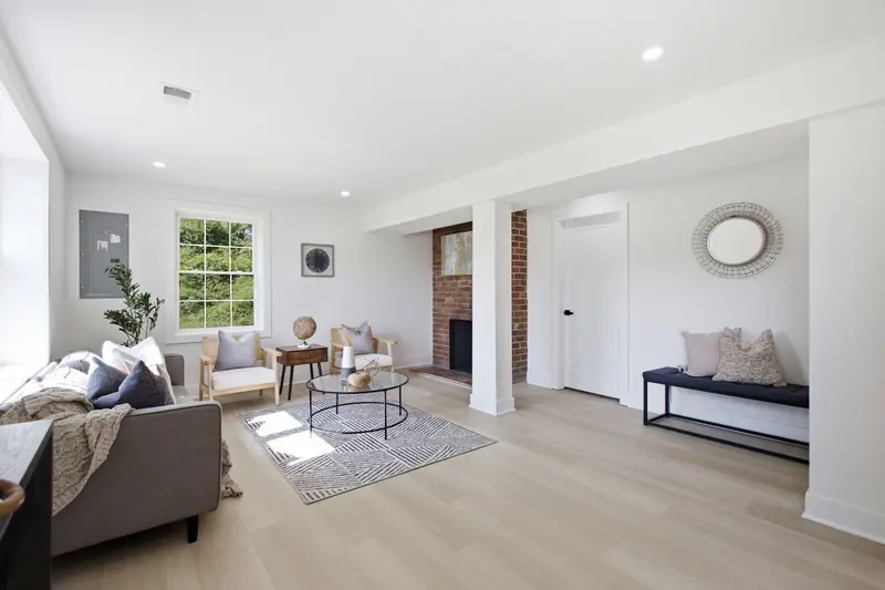 Renovated colonial in Lanham, MD: real estate photo 5 of 14