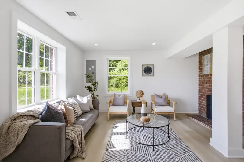 Renovated colonial in Lanham, MD: real estate photo 6 of 14